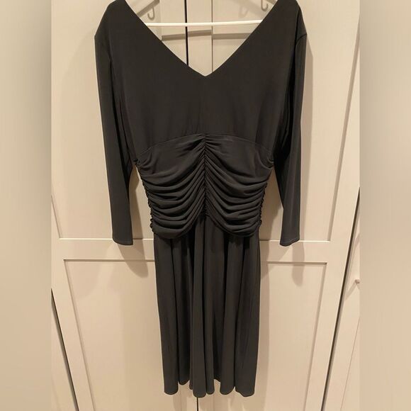 Black Dress. Size 16. - Picture 4 of 5
